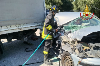 Schianto a Montegiorgio: due feriti estratti dalle lamiere ed elisoccorsi